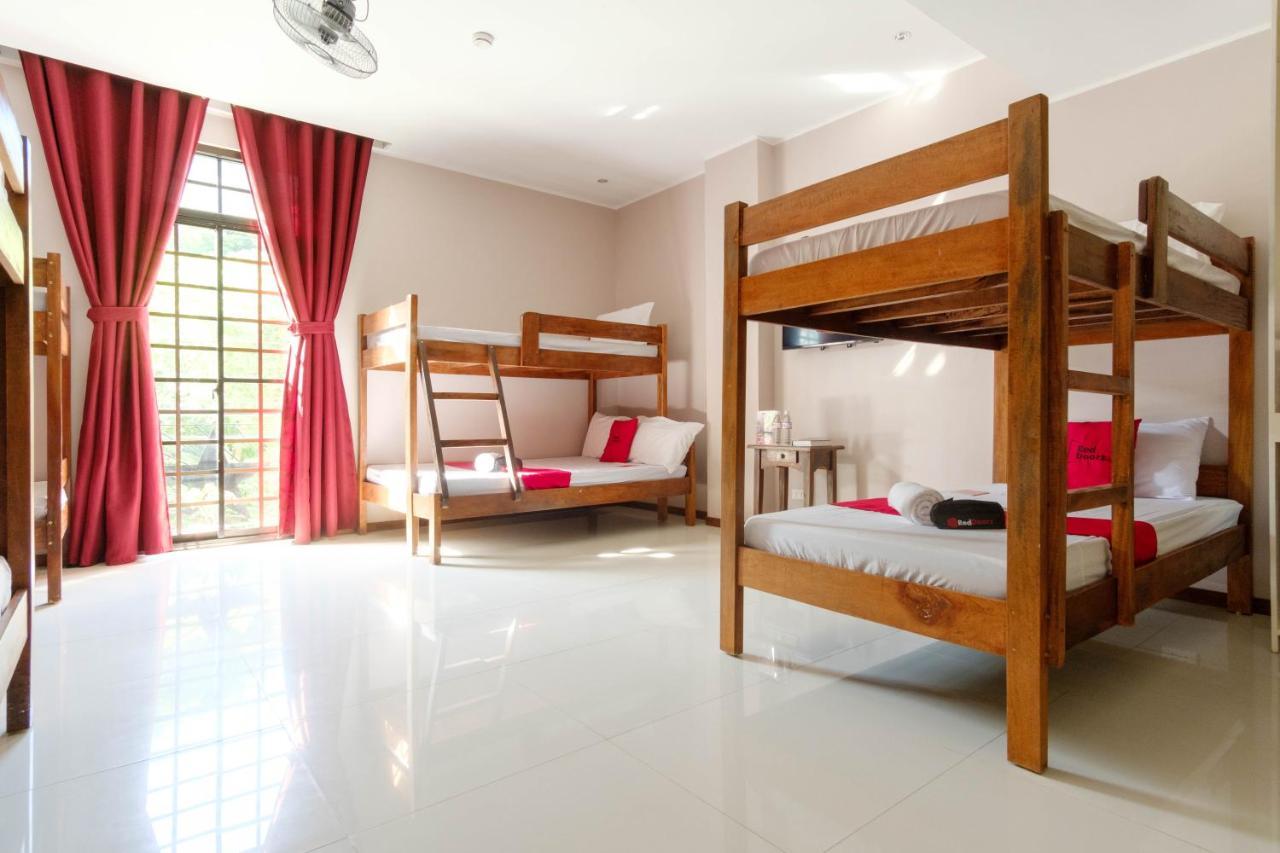 Reddoorz Plus @ West Nautical Road Puerto Galera Dış mekan fotoğraf